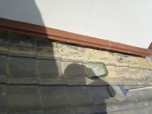 のし瓦と土を撤去